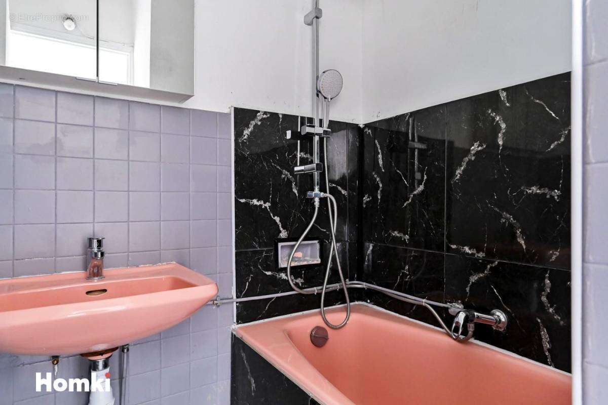Appartement à MARSEILLE-5E