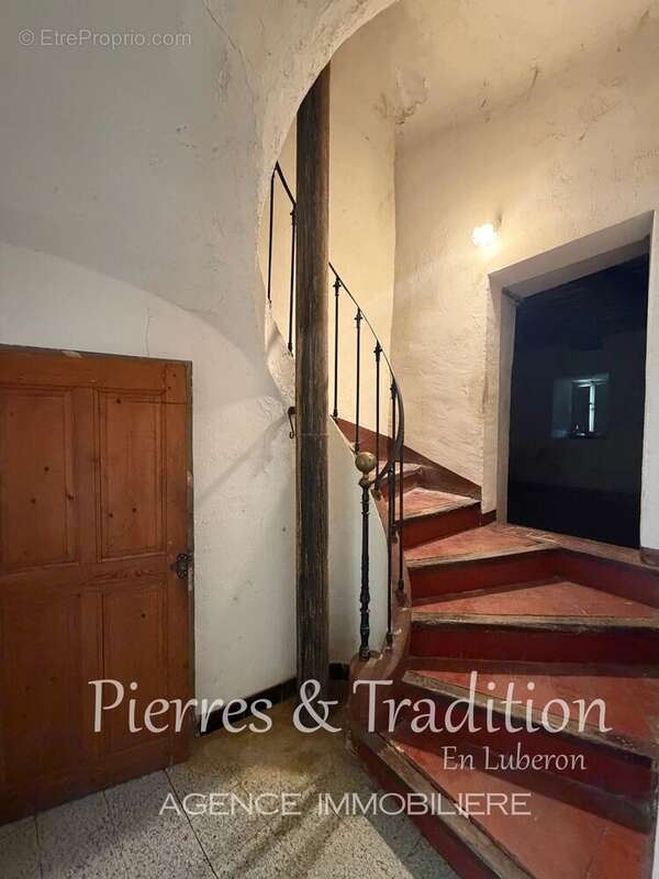 Luberon, maison de village à rénover à Castellet - photo 5