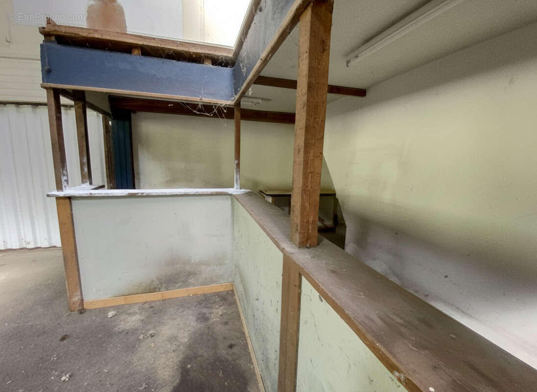 Commerce à MANZAC-SUR-VERN