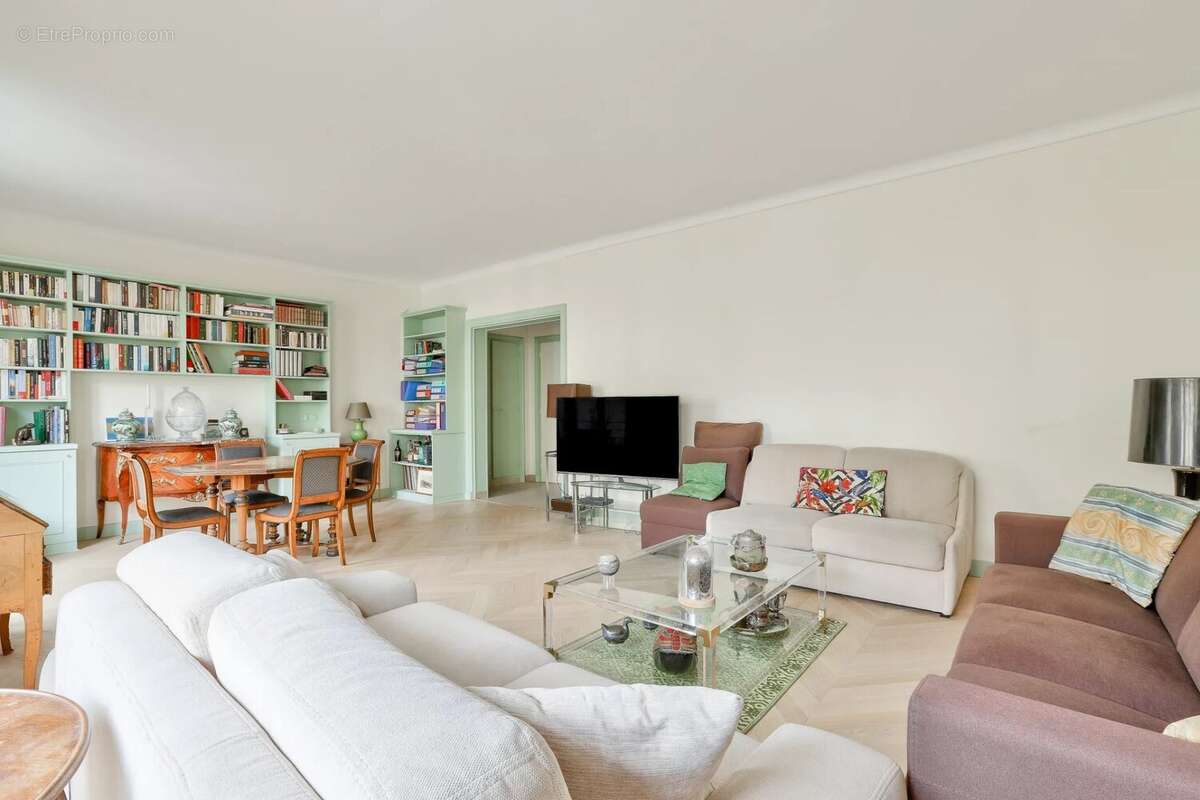 Appartement à PARIS-8E