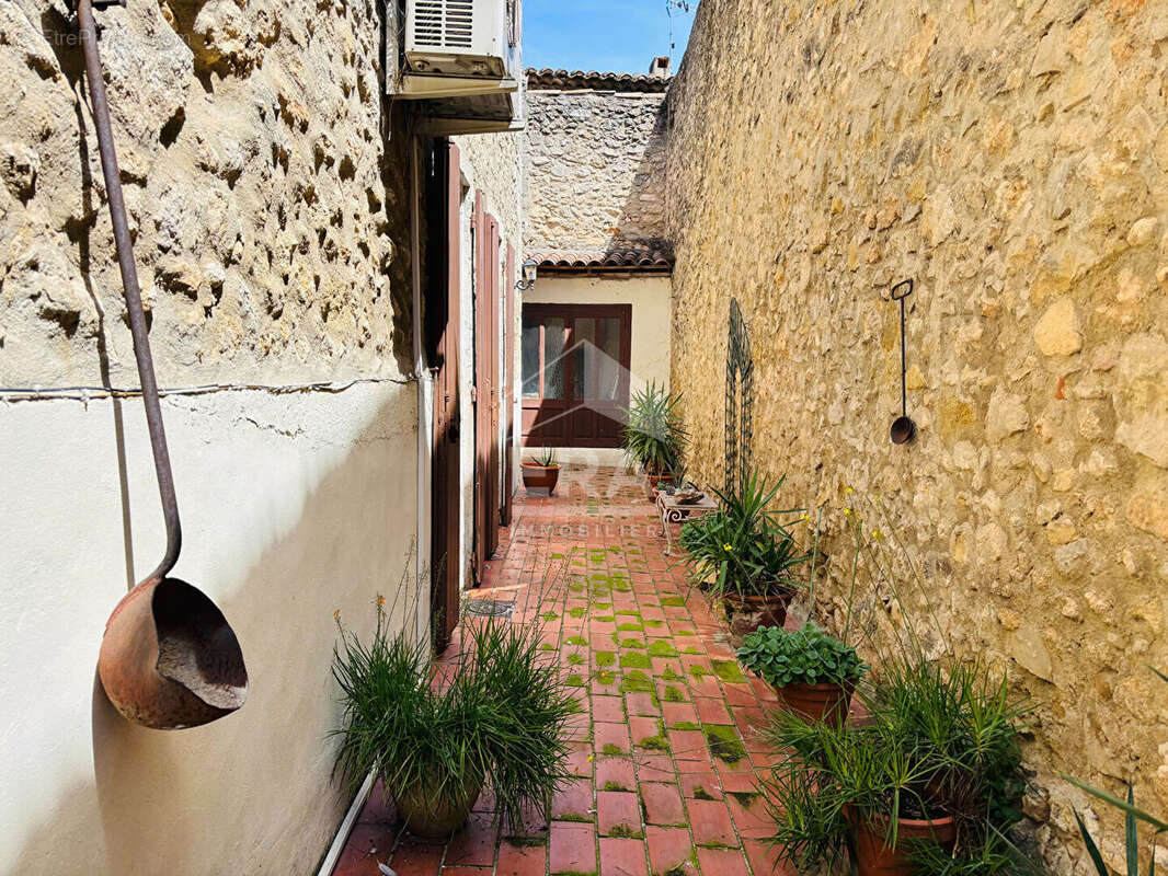 Maison 214m² à saint-mitre-les-remparts - photo 7