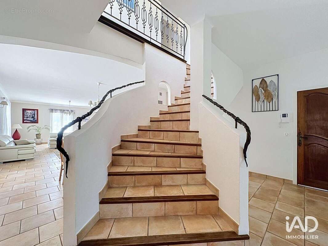 Maison 229 m² à Morieres-Les-Avignon  - photo 9