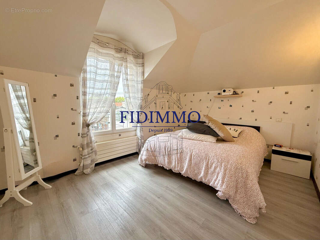 Maison à SAINT-MAUR-DES-FOSSES