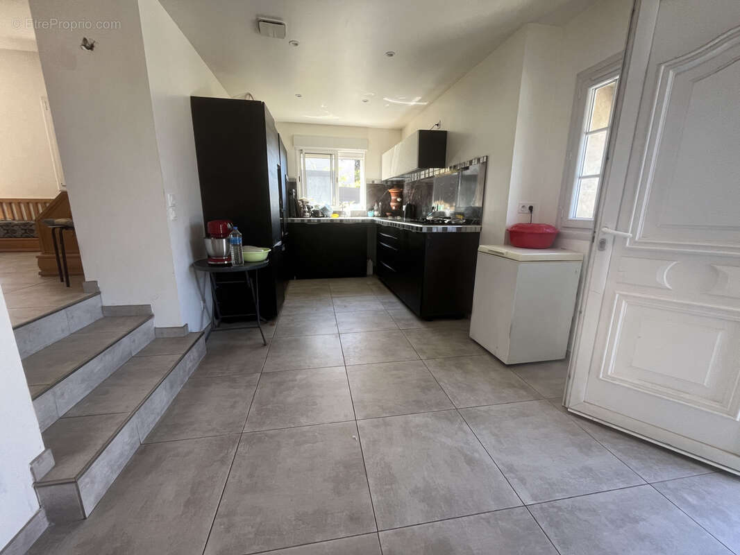 Toulon Ouest, maison 125M2, 4 chambres, parcelle 556M2, 3 parkings, dépendances. - photo 5