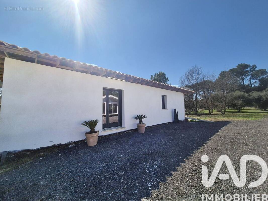 Photo 1 - Maison à ROGNES