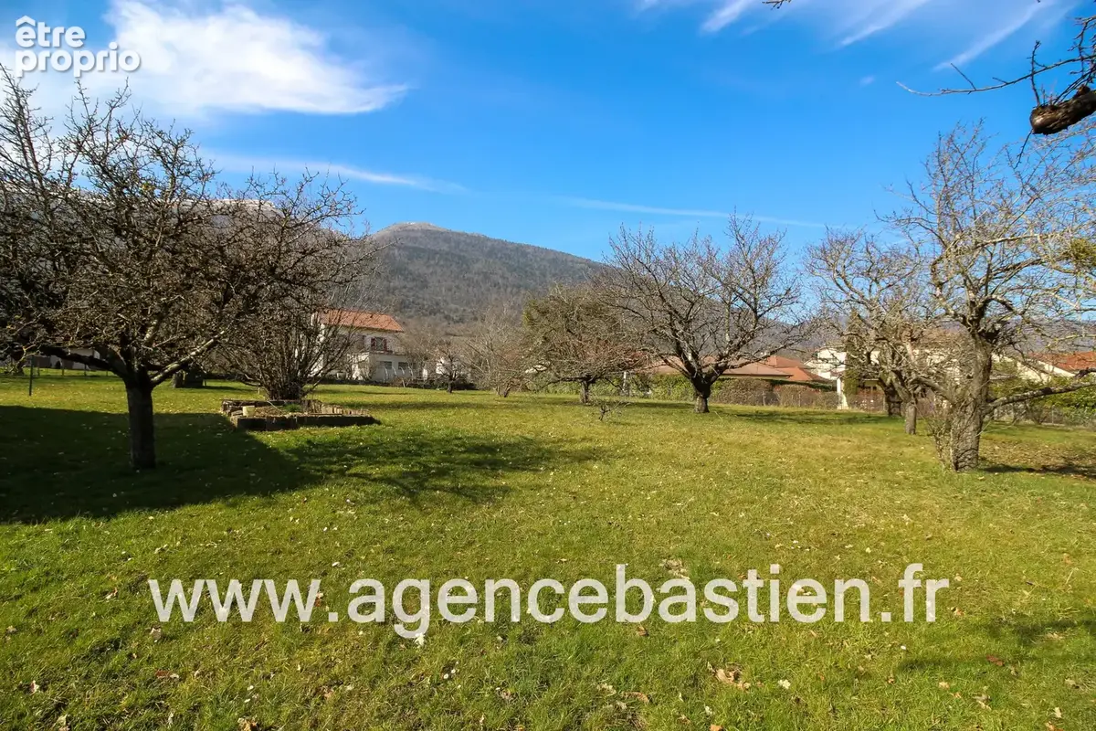 Exclusivité - Terrain constructible à Échenevex - viabilisé - 1.047 m2 - photo 2