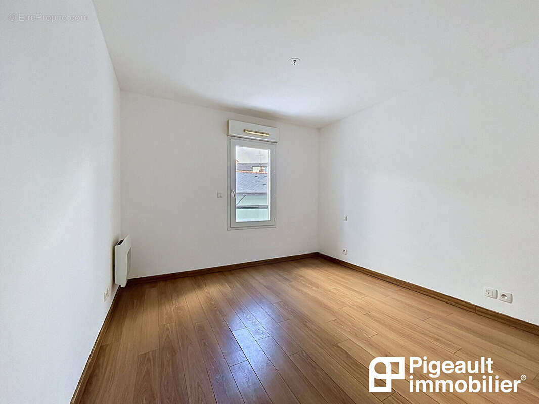 Appartement T2 à vendre  - Rennes Quartier Lorient / Saint Brieuc - Terrasse - Garage - 1 chambre - photo 7