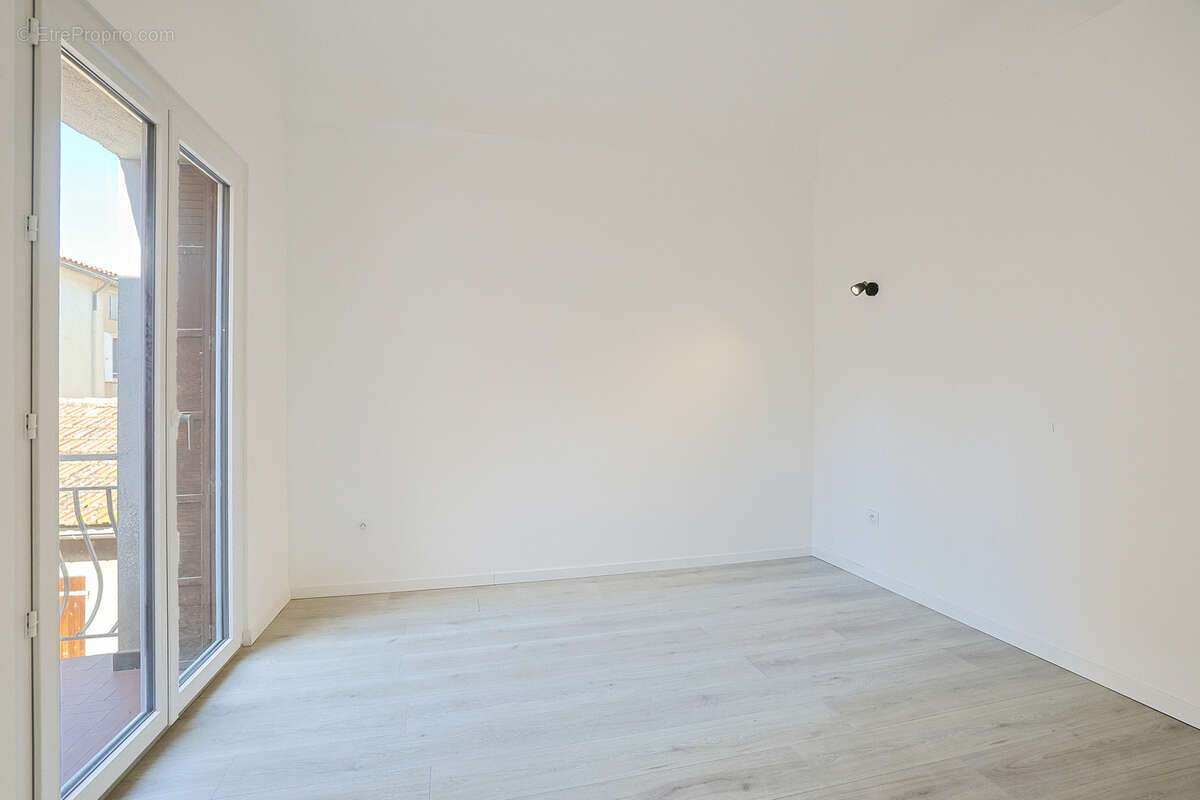 Appartement à SOLLIES-PONT