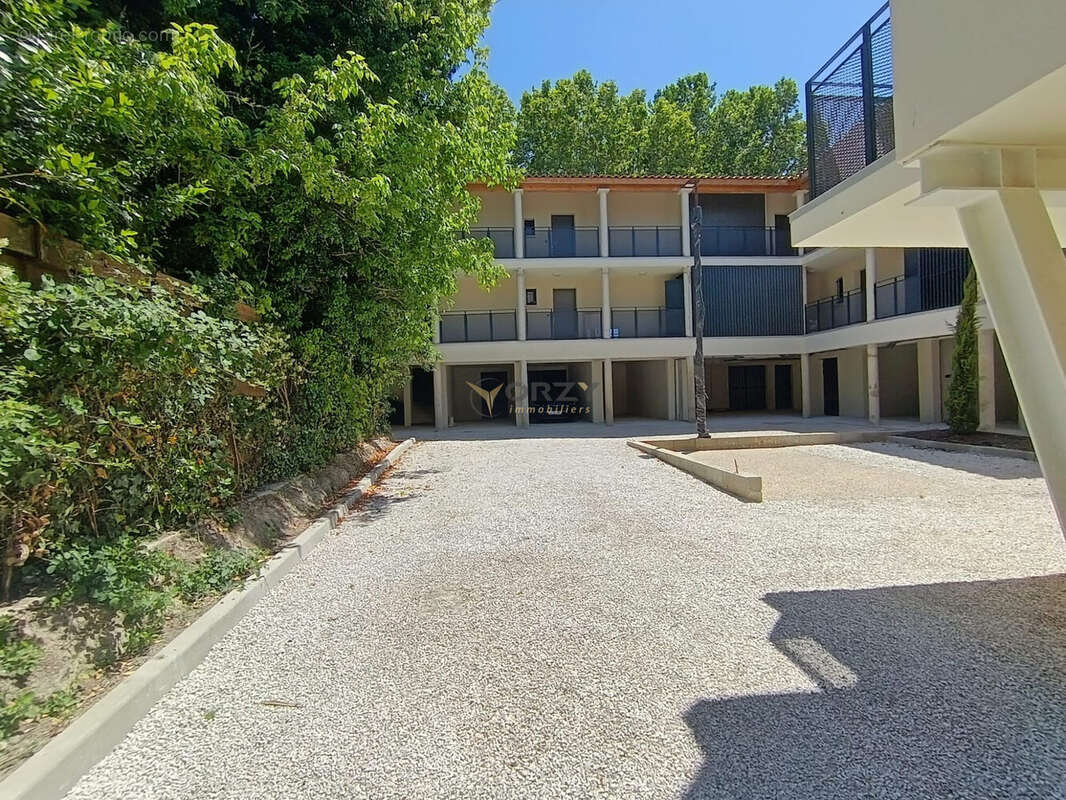 Parking à SAINT-REMY-DE-PROVENCE