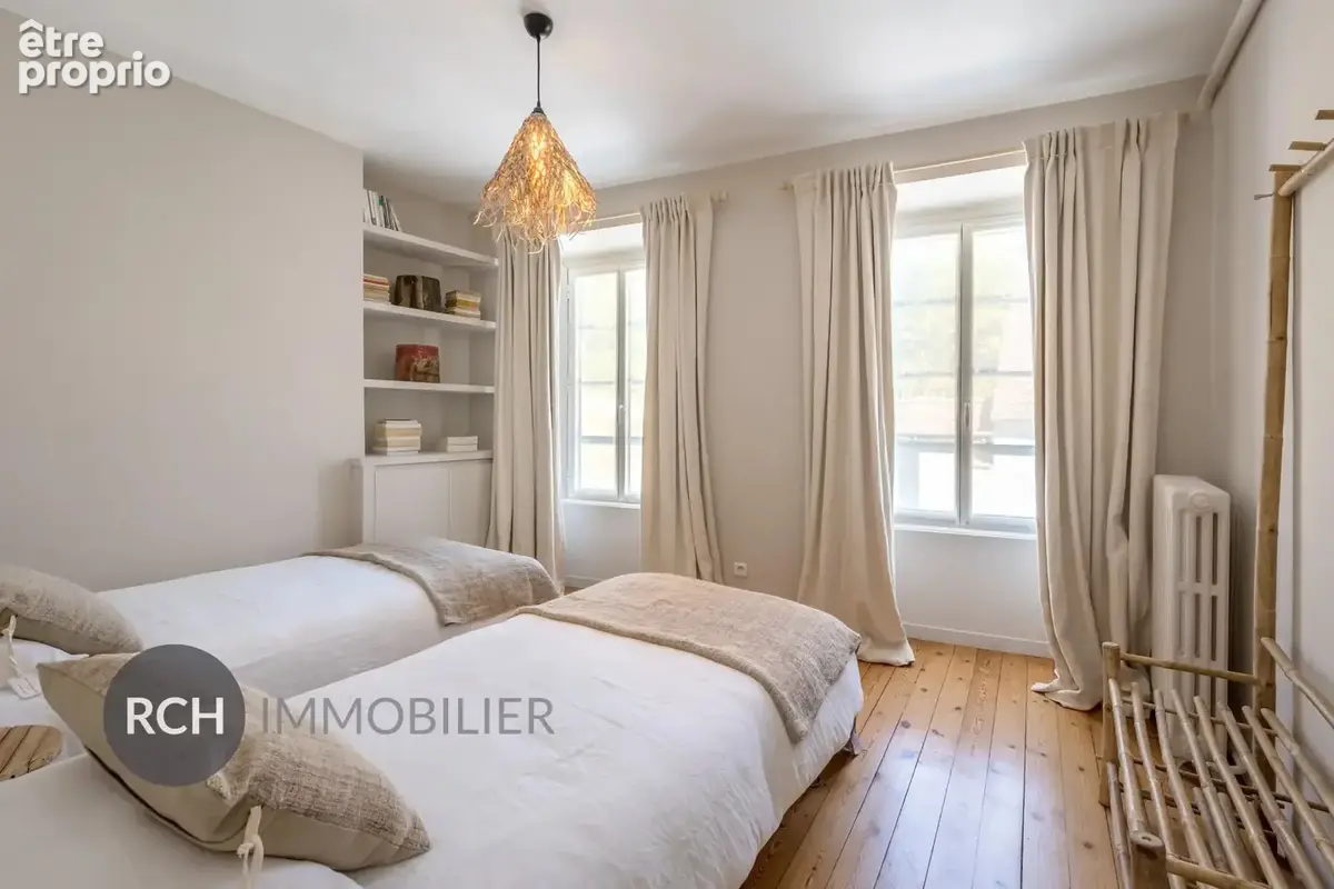 Montfort-l'Amaury - Bien unique avec piscine dans le centre historique - photo 10