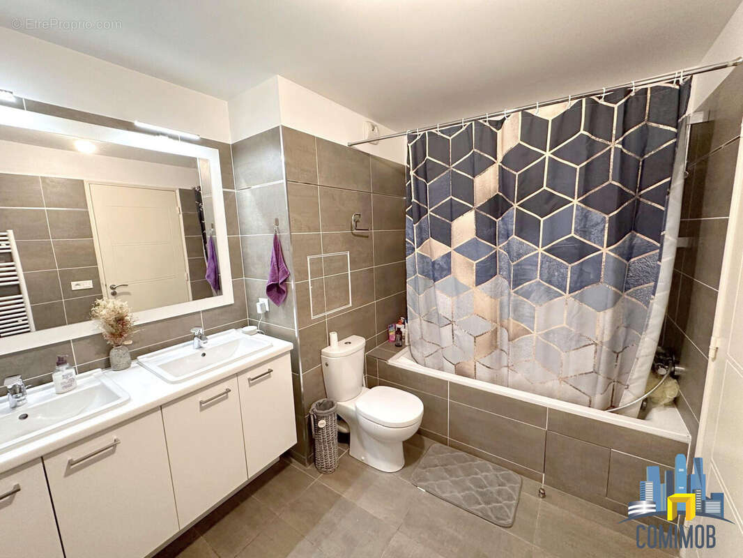 Appartement à COURBEVOIE