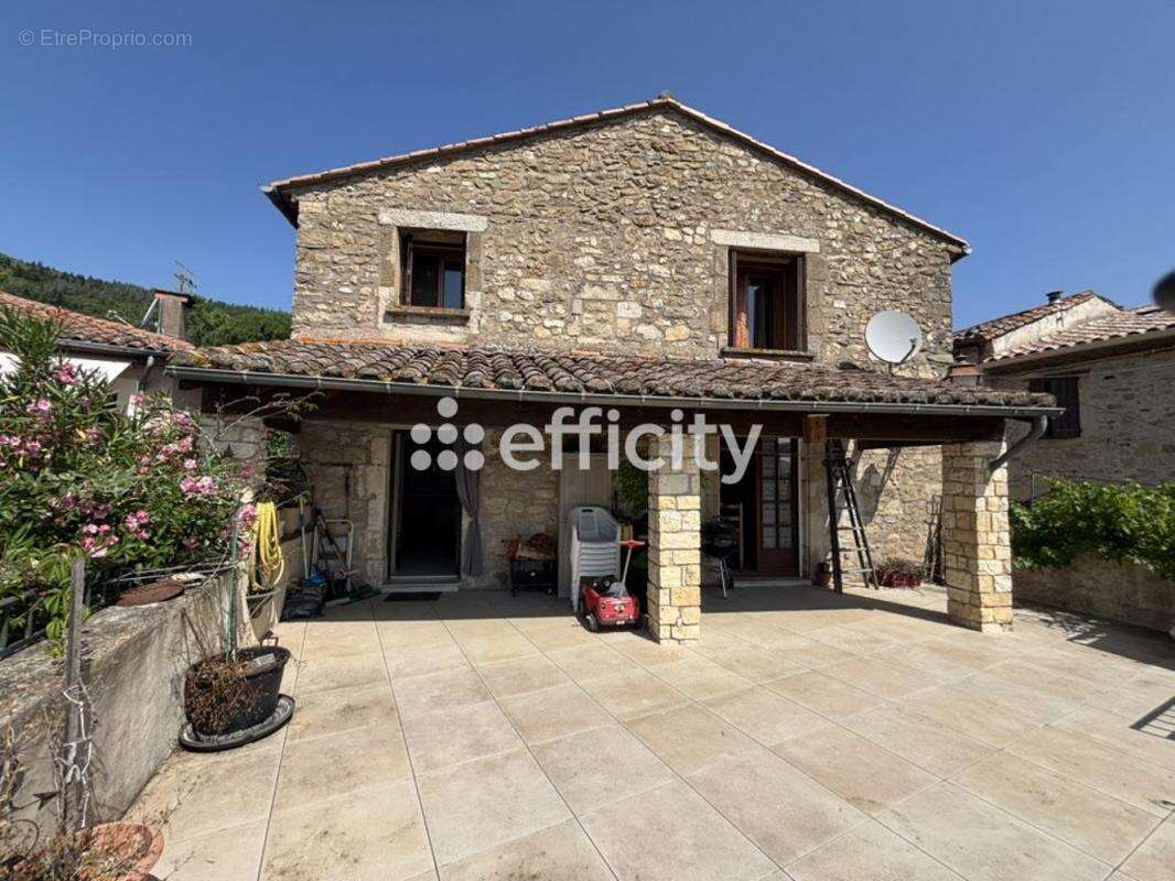 Maison à LA TOUR-SUR-ORB