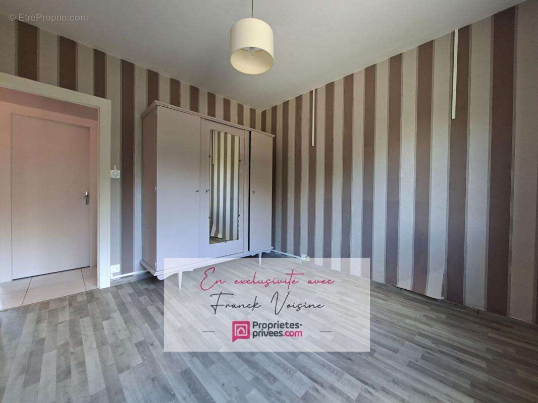 Maison à SAINT-MICHEL-MONT-MERCURE