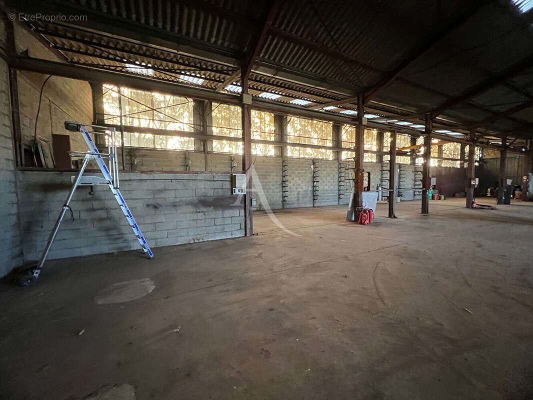 Vouille - entrepôt - local industriel - 810m² - photo 6