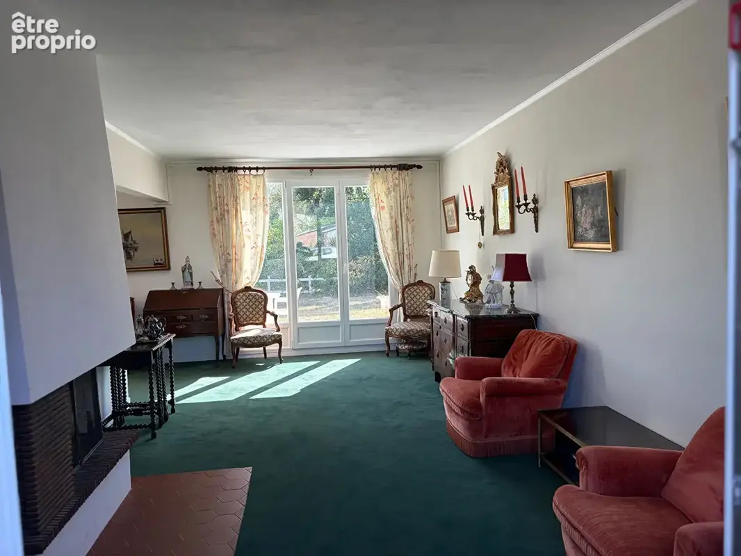 LES LOGES EN JOSAS Maison individuelle sur trois niveaux et jardin plan sans vis-à-vis - photo 2