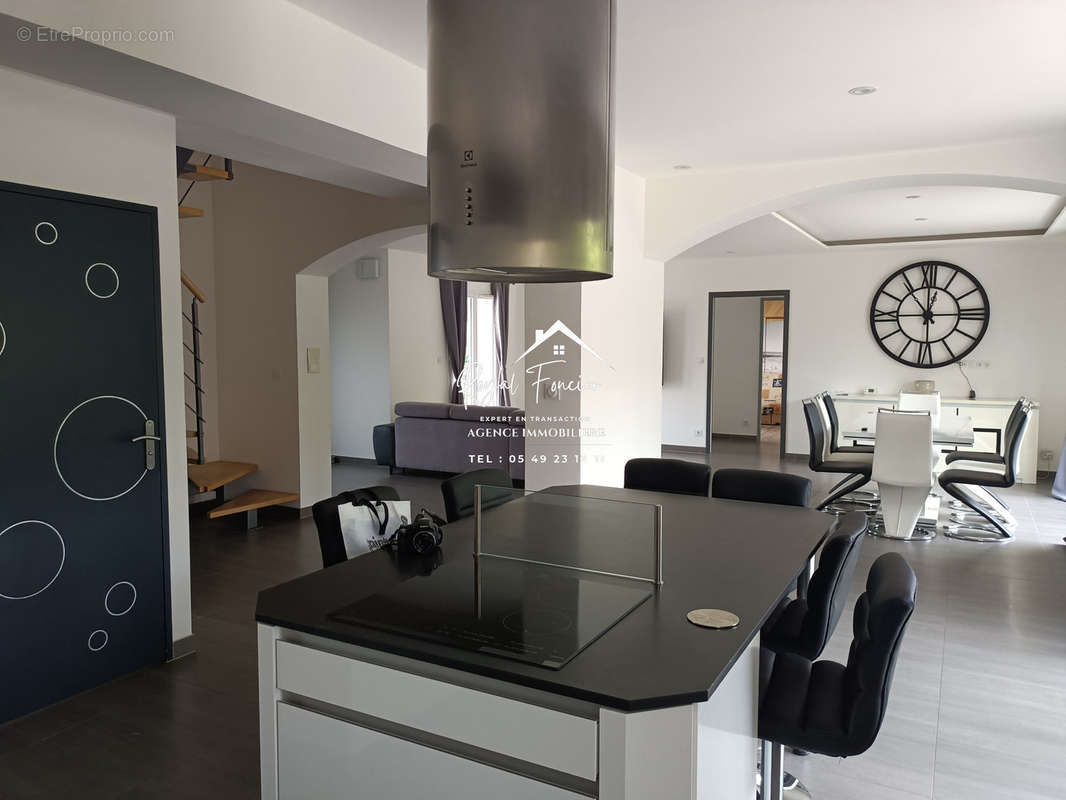 Espace cuisine A et E  - Maison à LA CELLE-SAINT-AVANT