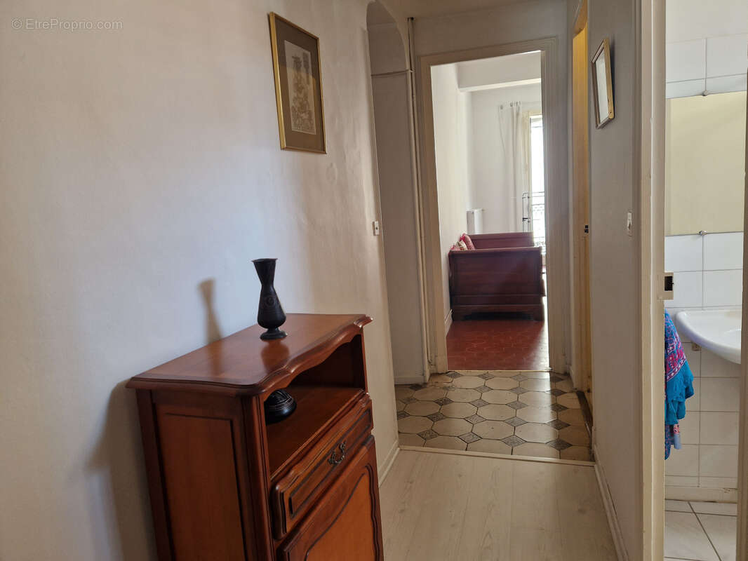 Appartement T3/4 + cave  Mairie. - photo 5