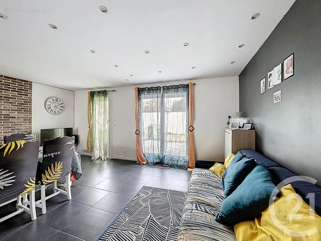 Maison à MOISSY-CRAMAYEL