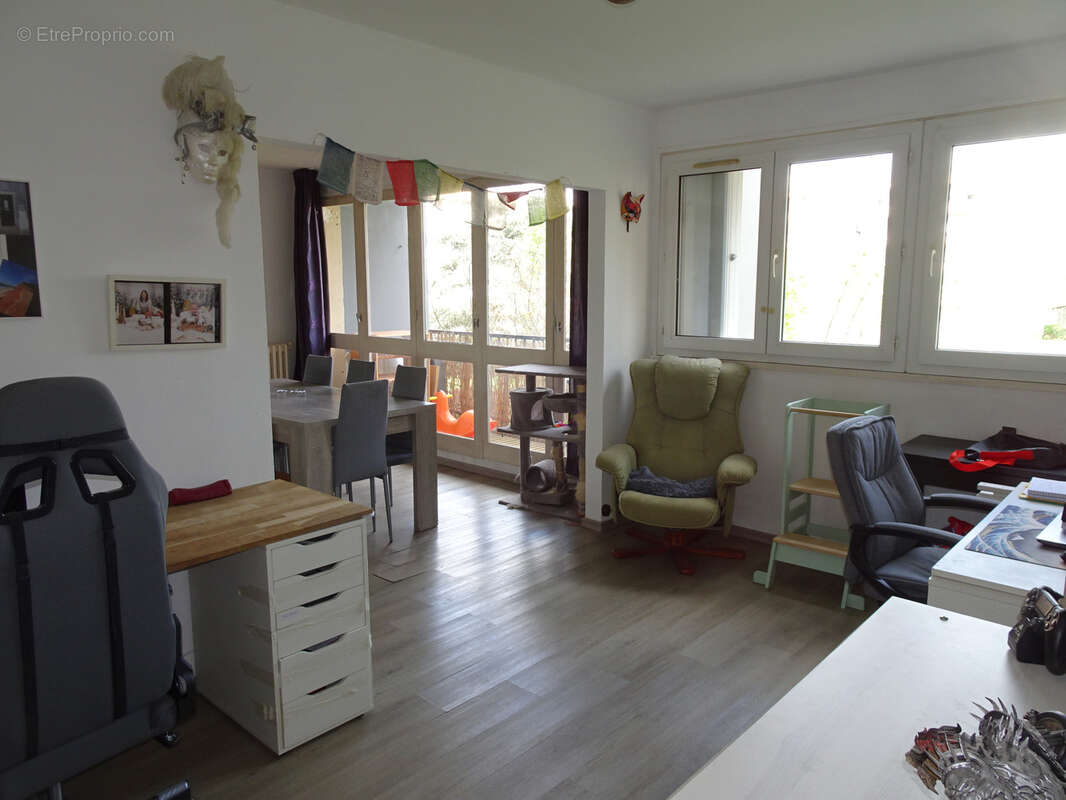 Appartement à BEAUZELLE