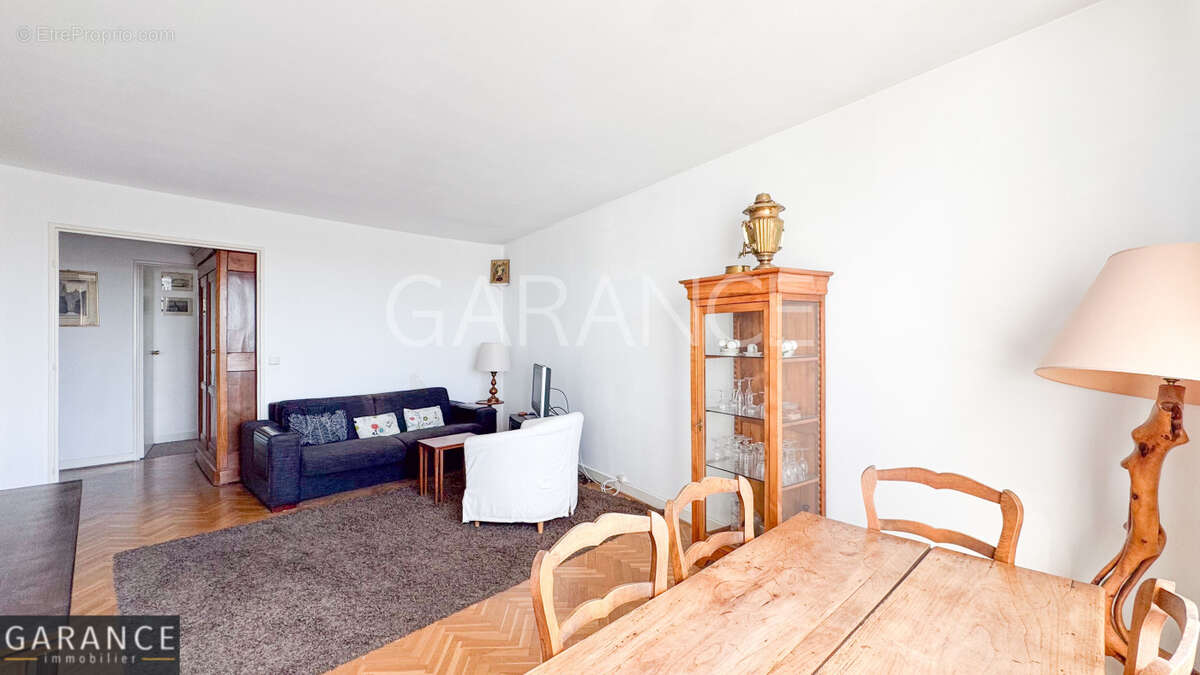 Appartement à PARIS-14E