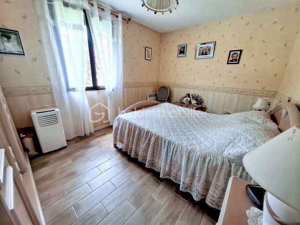 Maison avec annexes + grand parking idéal activité pro ou artisan - photo 11