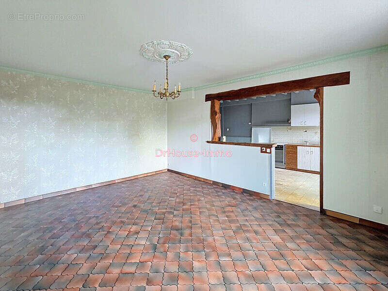 Maison 84 m² à Saint-Georges-De-Reintembault  - photo 3