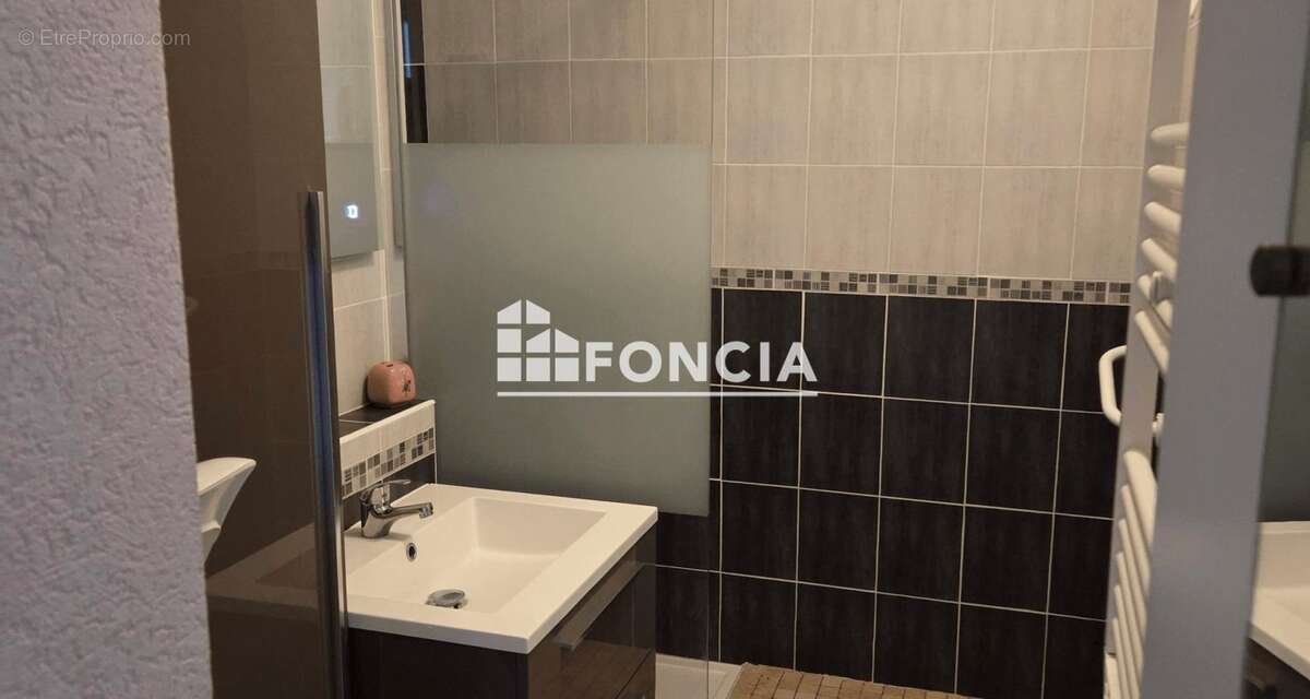 Appartement à GREOUX-LES-BAINS