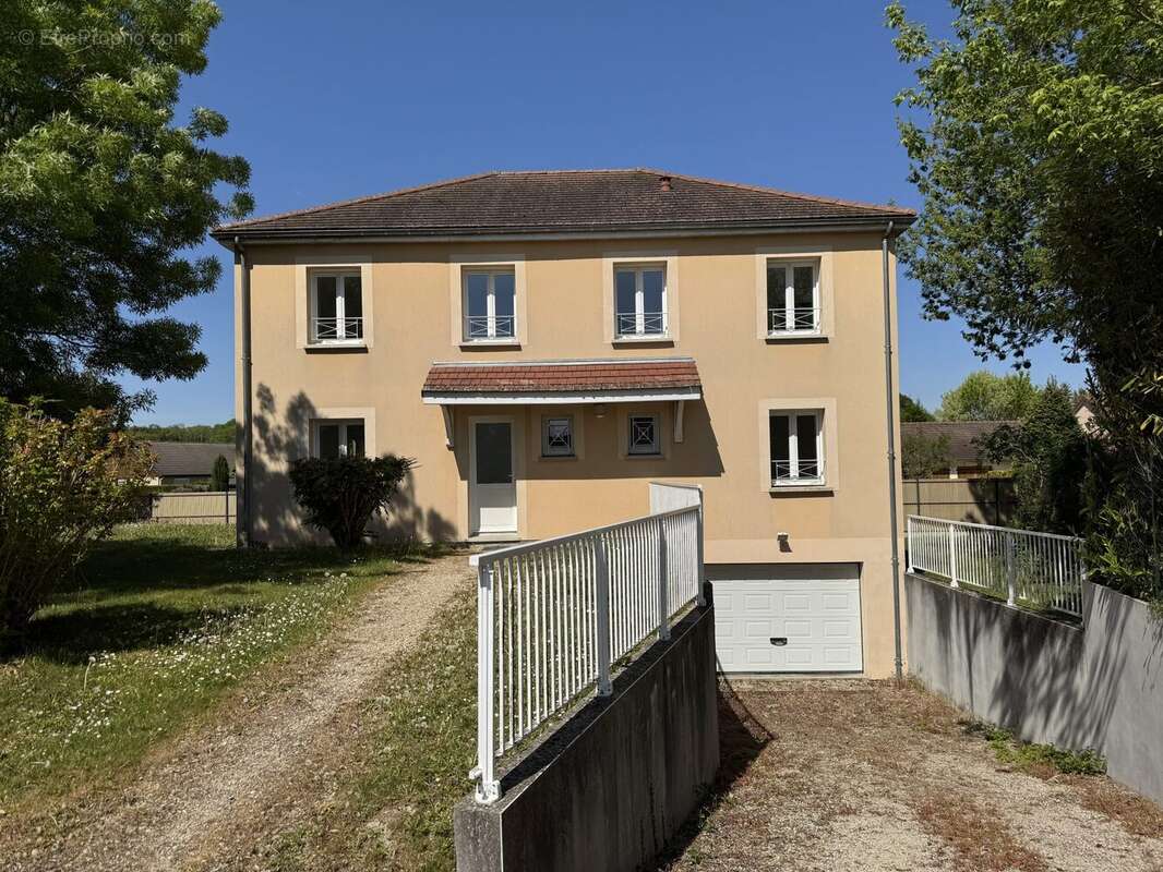 Maison à SAINT-JULIEN-LES-VILLAS