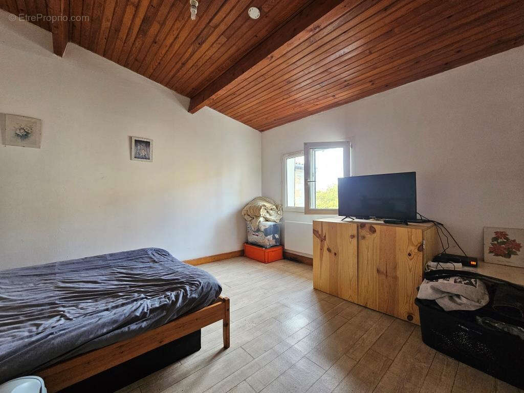 Maison à PRIGNAC-ET-MARCAMPS