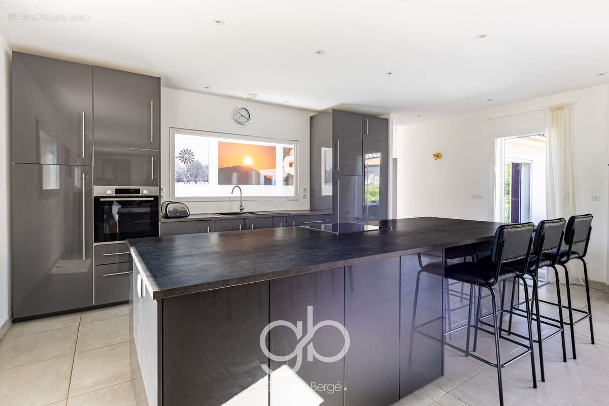Maison t6 boisseron 34160  plain pied 215 m2  5 chambres  piscine terrain 1000 m2  grand garage  dpe a  proche sommières - photo 12