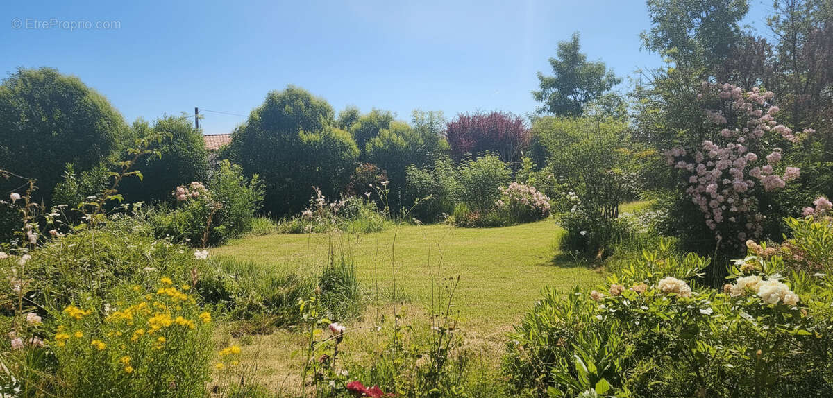 Maison individuelle récente avec garage et magnifique terrain arboré de 2000 m² - photo 7
