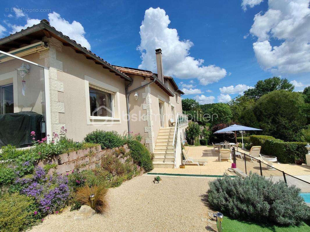 Propriété de 177 m2 avec piscine - photo 3