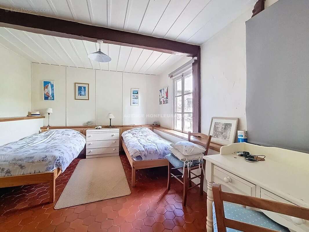 Maison à LA RIVIERE-SAINT-SAUVEUR