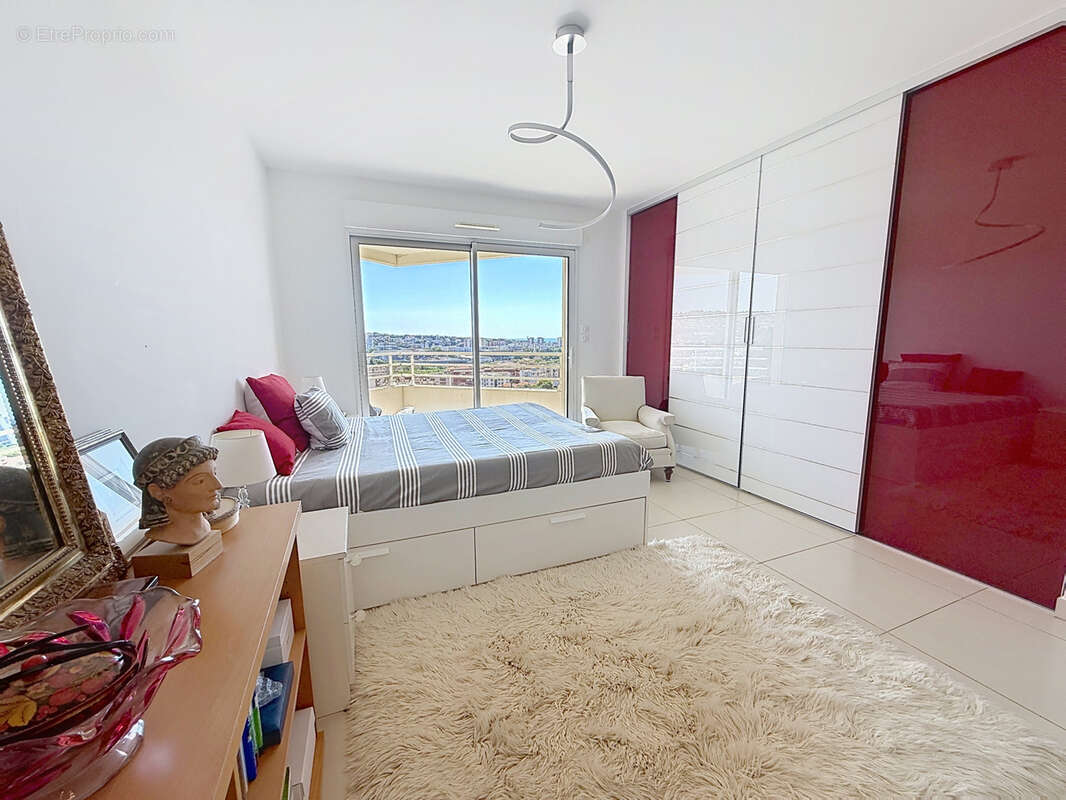 Appartement à SAINT-LAURENT-DU-VAR