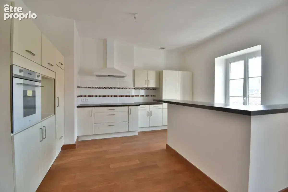 Appartement 315 m² à Cholet  - photo 3