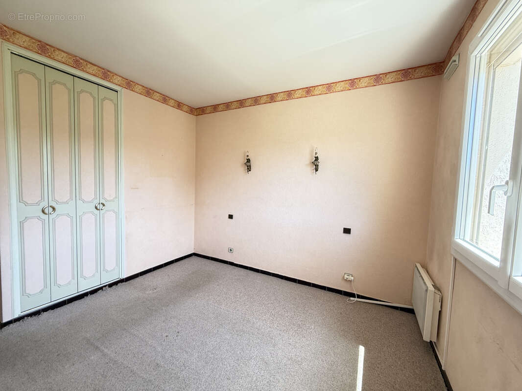 Saint-gély-du-fesc   maison familiale de 176 m2 avec piscine, double habitation et garage - photo 8