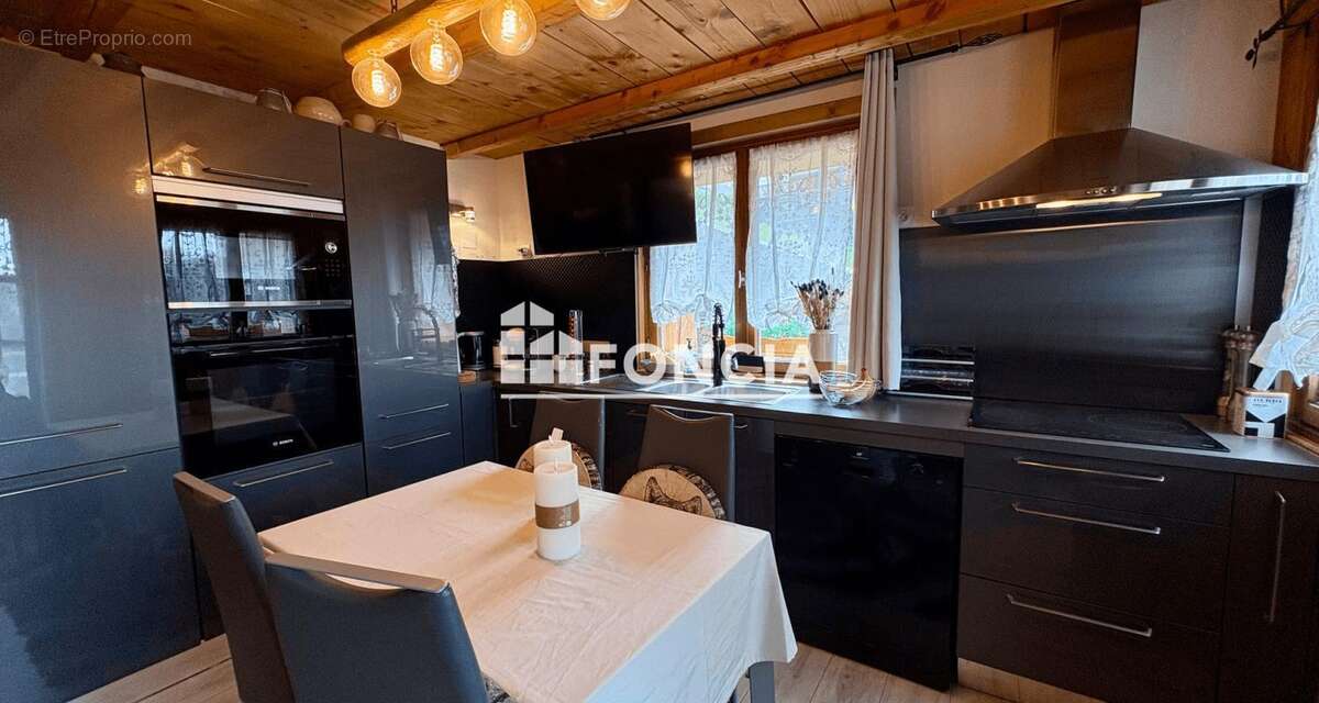 Maison à LES ALLUES