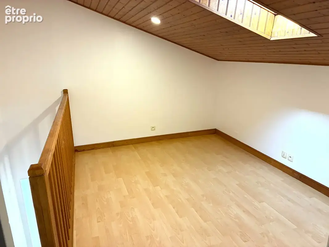 Maison mitoyenne rénovée , secteur eysses . - photo 13