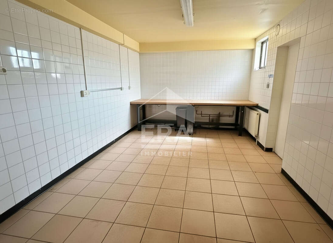 Local commercial 85m² à lançon-provence - photo 4