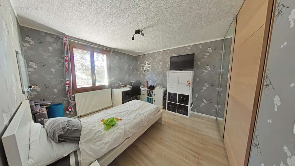 Maison 89 m² à Veauche  - photo 8