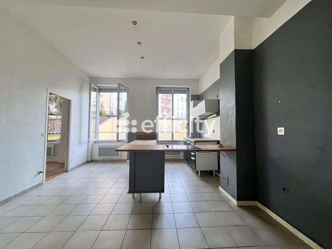 Appartement à LYON-9E