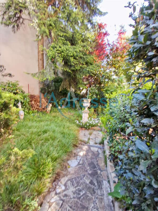 Maison à SURESNES