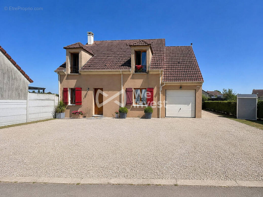 Maison à MAIZIERES-LA-GRANDE-PAROISSE