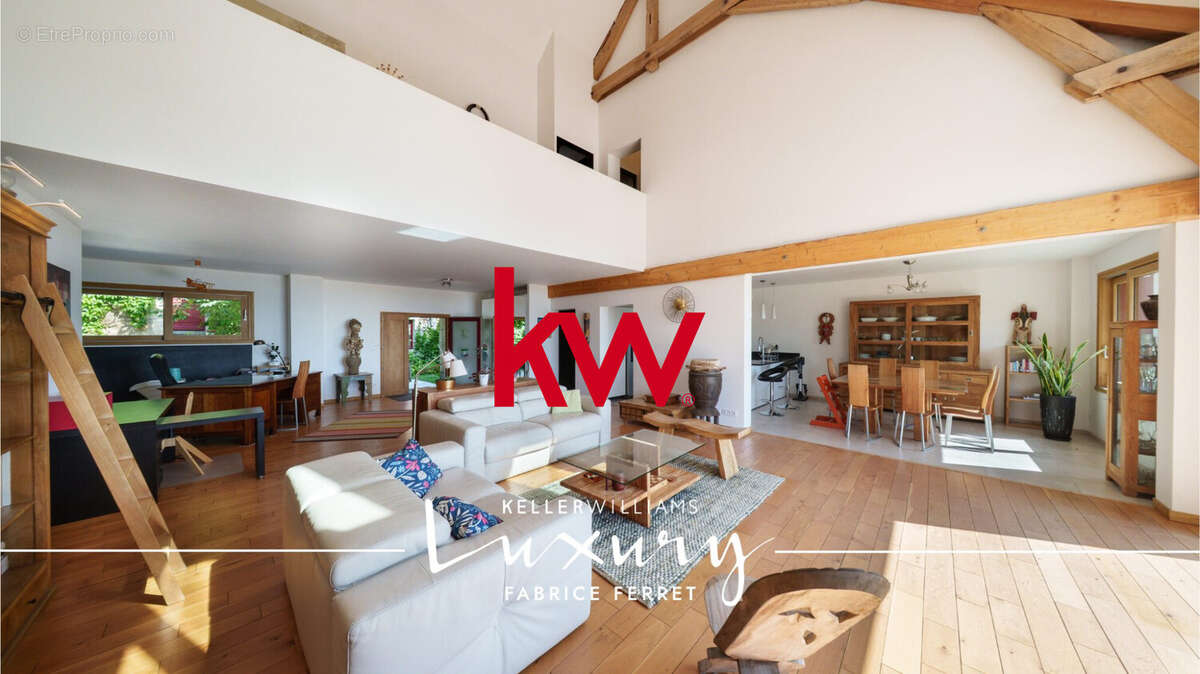 Maison 348 m² à Charroux  - photo 8