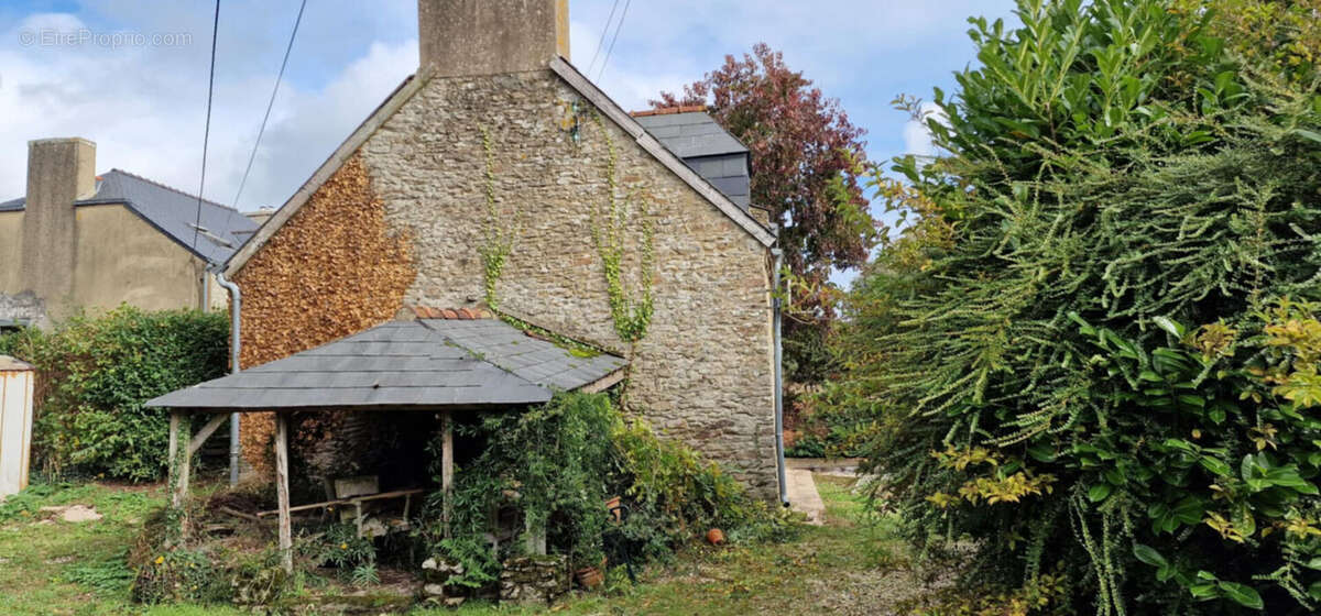 Maison à REGUINY