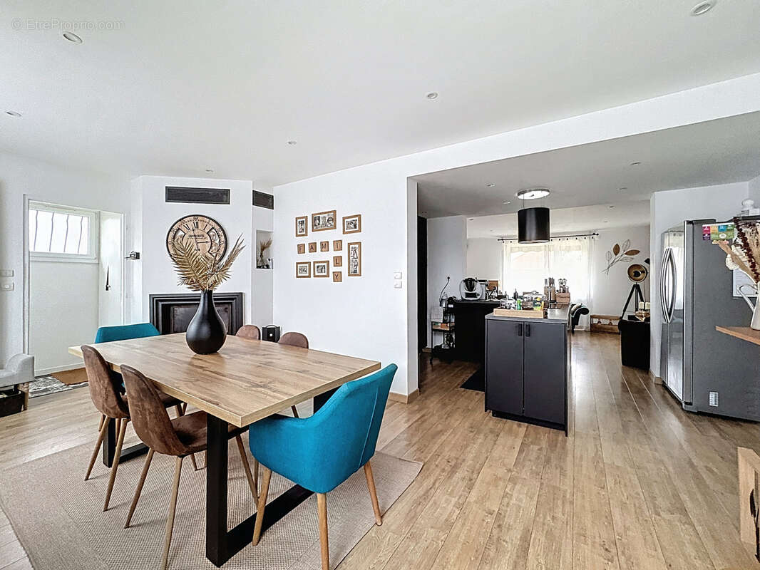 Maison à PARAY-VIEILLE-POSTE