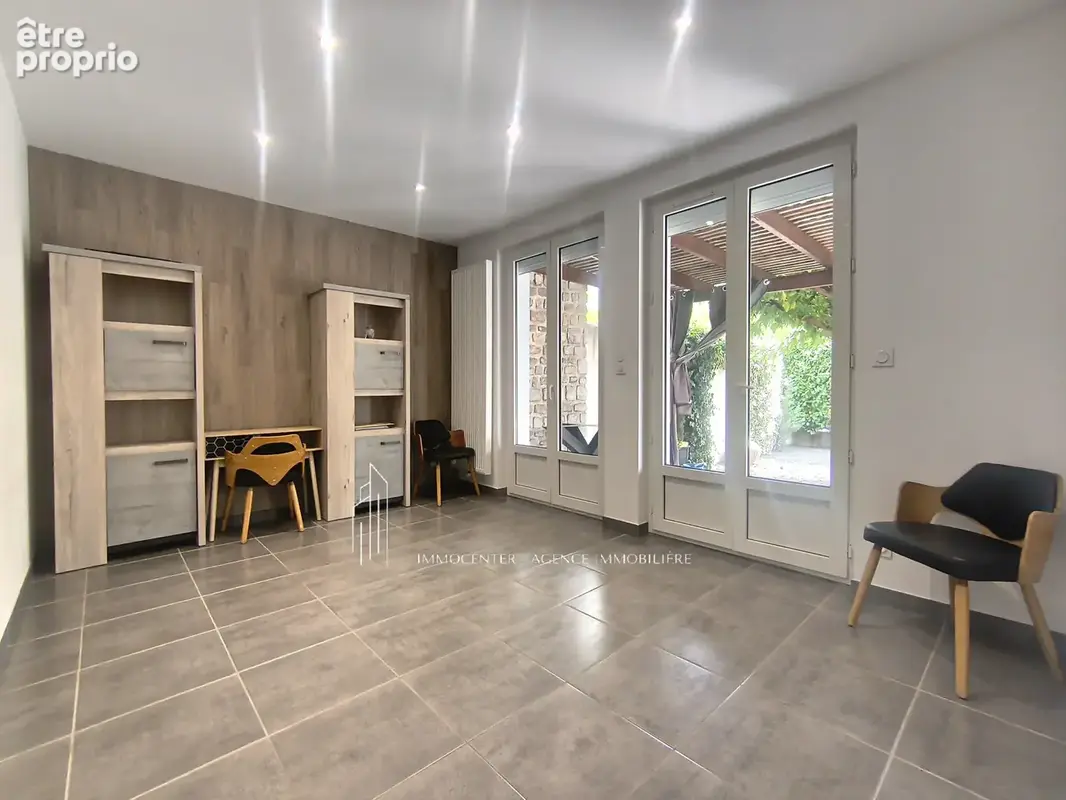 ROMANS-SUR-ISÈRE   Maison familiale avec terrain clos et arboré de 439 m2 - photo 9