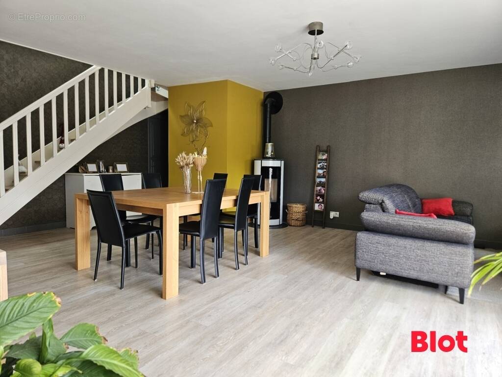 Appartement à FOUGERES