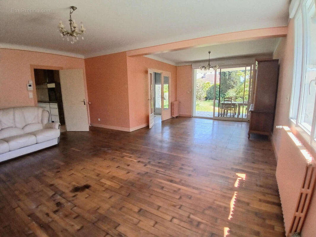 Maison de plain-pied de style pavillon, 3 chambres, avec un terrain de 4000 m²  à vendre en Dordogne - photo 4