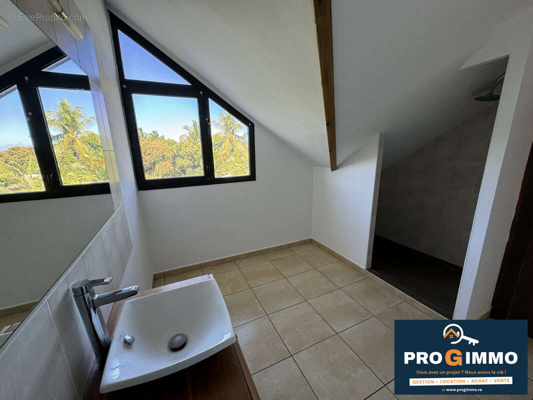 Appartement 74 m² à Saint-Pierre  - photo 6